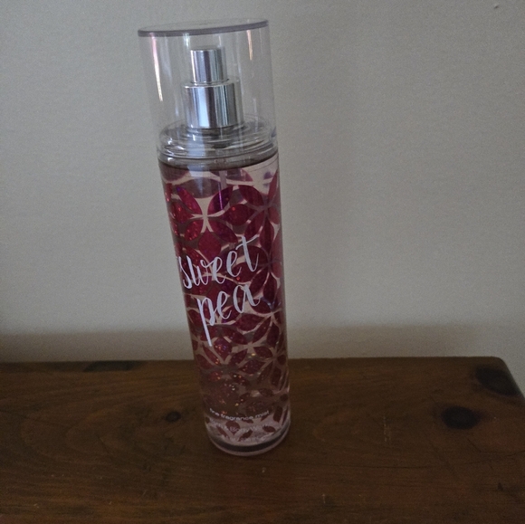 New Bath & Body Works Sweet Pea Fine Fragrance Mist 8 Fl Oz - Picture 1 of 2